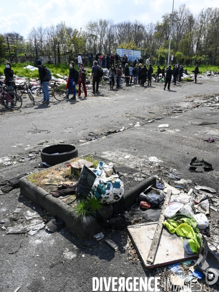 Marche contre le projet de détruire les jardins partagés d Aubervilliers afin d y construire un SPA et SOLARIUM.