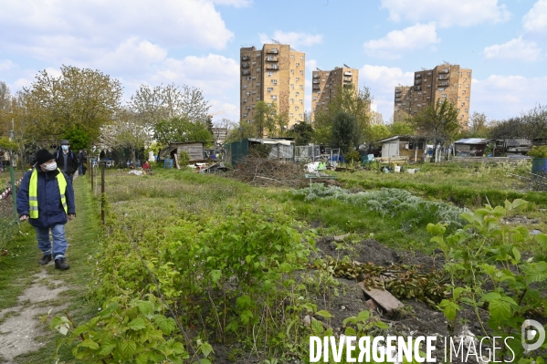 Marche contre le projet de détruire les jardins partagés d Aubervilliers afin d y construire un SPA et SOLARIUM.