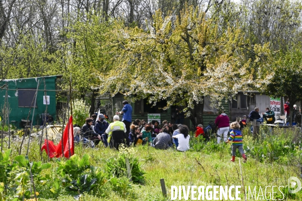 Marche contre le projet de détruire les jardins partagés d Aubervilliers afin d y construire un SPA et SOLARIUM.