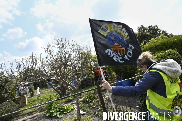 Marche contre le projet de détruire les jardins partagés d Aubervilliers afin d y construire un SPA et SOLARIUM.