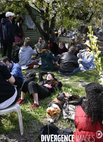 Marche contre le projet de détruire les jardins partagés d Aubervilliers afin d y construire un SPA et SOLARIUM.