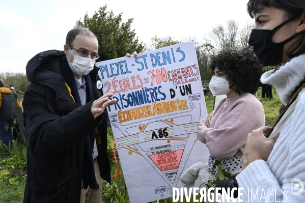 Marche contre le projet de détruire les jardins partagés d Aubervilliers afin d y construire un SPA et SOLARIUM.