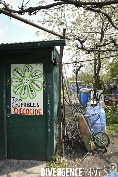 Marche contre le projet de détruire les jardins partagés d Aubervilliers afin d y construire un SPA et SOLARIUM.