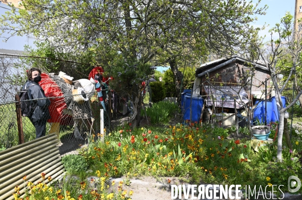 Marche contre le projet de détruire les jardins partagés d Aubervilliers afin d y construire un SPA et SOLARIUM.