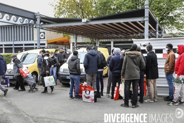 L association des étudiants Algériens de Bordeaux effectue une distribution alimentaire pour les étudiants