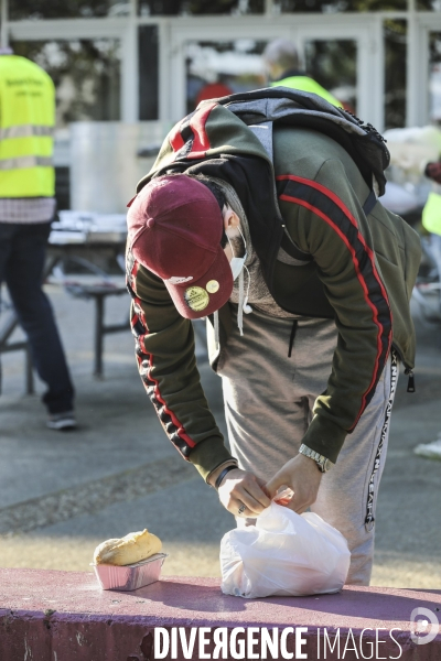 L association  Rassemblement des Musulmans de Pessac  organise une distribution alimentaire sur le campus de Talence