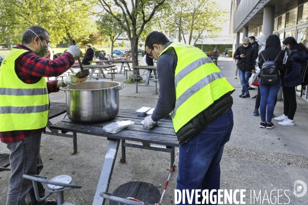 L association  Rassemblement des Musulmans de Pessac  organise une distribution alimentaire sur le campus de Talence