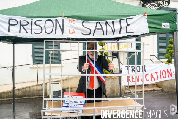 Manifestation pour la révocation de Georges Tron et conseil municipal.