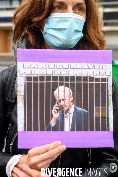 Manifestation pour la révocation de Georges Tron et conseil municipal.