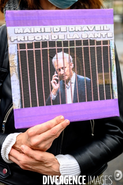 Manifestation pour la révocation de Georges Tron et conseil municipal.