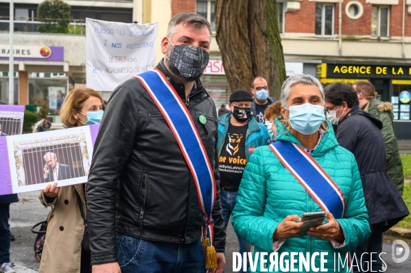 Manifestation pour la révocation de Georges Tron et conseil municipal.