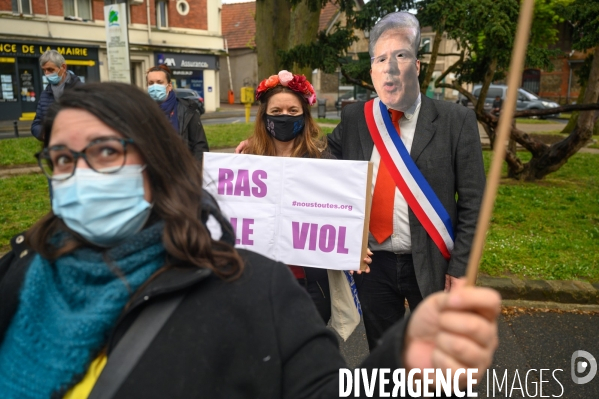 Manifestation pour la révocation de Georges Tron et conseil municipal.