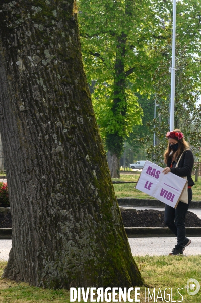 Manifestation pour la révocation de Georges Tron et conseil municipal.