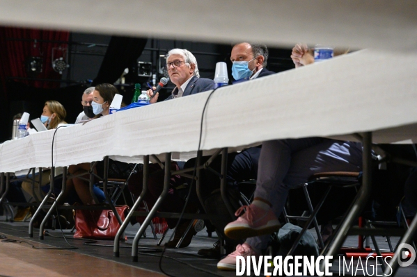 Manifestation pour la révocation de Georges Tron et conseil municipal.
