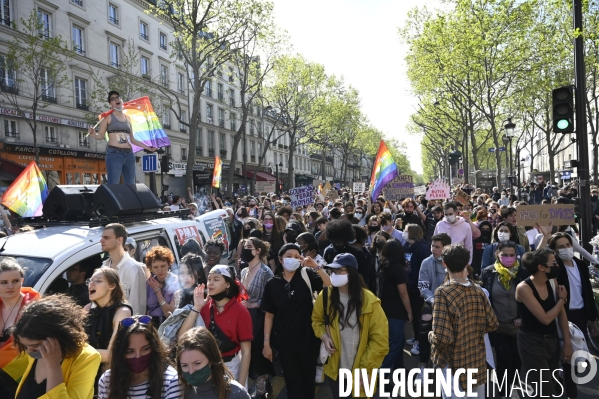 Marche lesbienne à Paris. Lesbian walk in Paris.