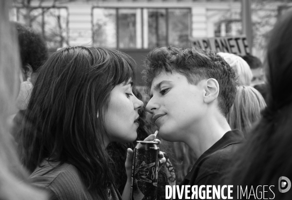 Marche lesbienne à Paris. Lesbian walk in Paris.