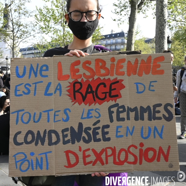 Marche lesbienne à Paris. Lesbian walk in Paris.