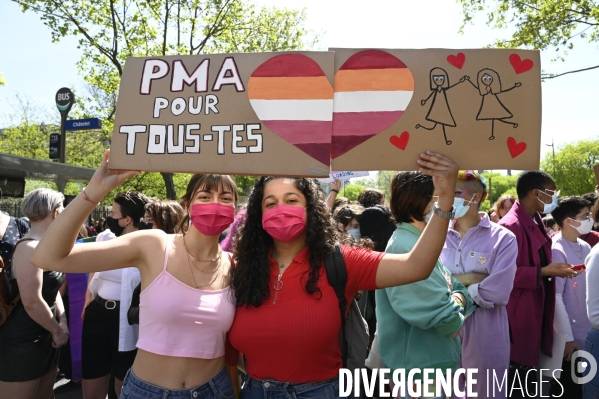 Marche lesbienne à Paris. Lesbian walk in Paris.