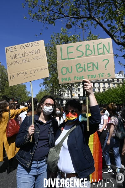 Marche lesbienne à Paris. Lesbian walk in Paris.