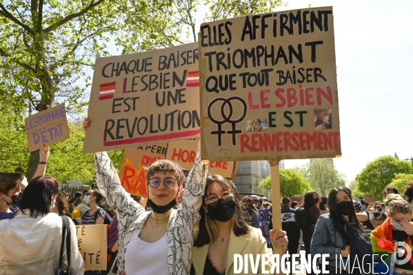 Marche lesbienne à Paris. Lesbian walk in Paris.