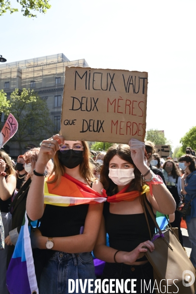 Marche lesbienne à Paris. Lesbian walk in Paris.