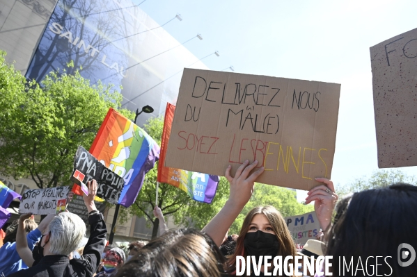 Marche lesbienne à Paris. Lesbian walk in Paris.