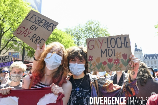 Marche lesbienne à Paris. Lesbian walk in Paris.