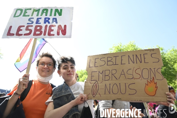 Marche lesbienne à Paris. Lesbian walk in Paris.