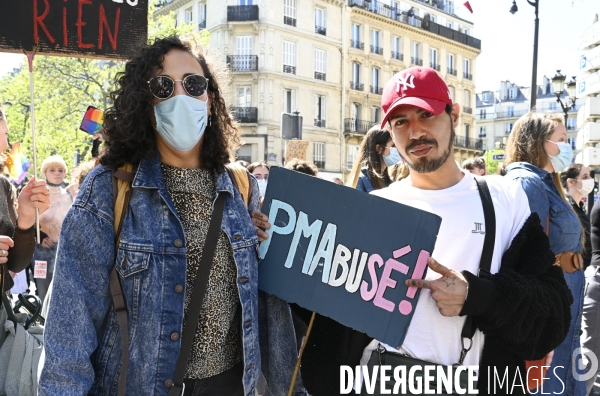 Marche lesbienne à Paris. Lesbian walk in Paris.