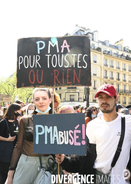 Marche lesbienne à Paris. Lesbian walk in Paris.