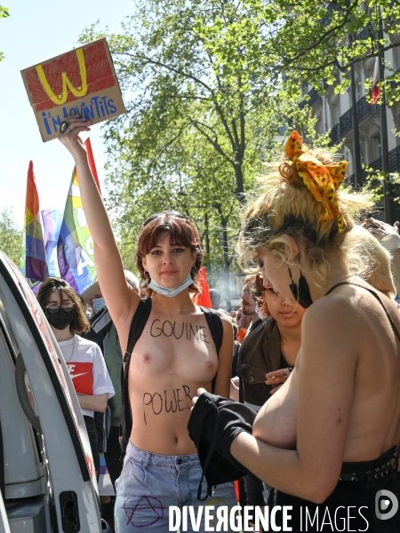 Marche lesbienne à Paris. Lesbian walk in Paris.