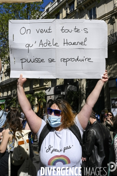 Marche lesbienne à Paris. Lesbian walk in Paris.