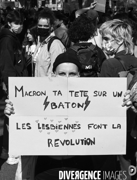 Marche lesbienne à Paris. Lesbian walk in Paris.