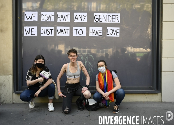 Marche lesbienne à Paris. Lesbian walk in Paris.