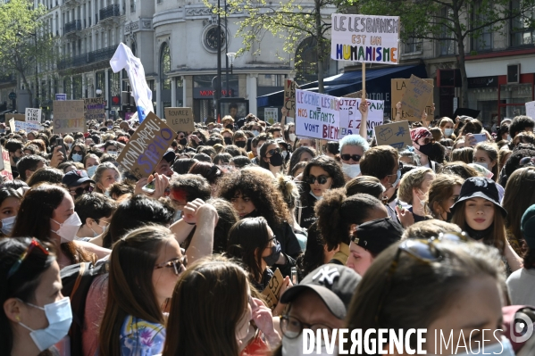 Marche lesbienne à Paris. Lesbian walk in Paris.