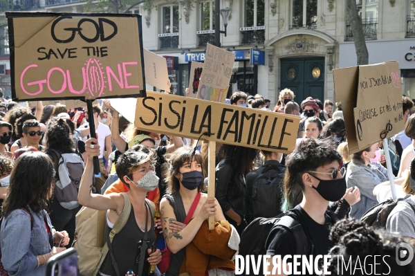 Marche lesbienne à Paris. Lesbian walk in Paris.