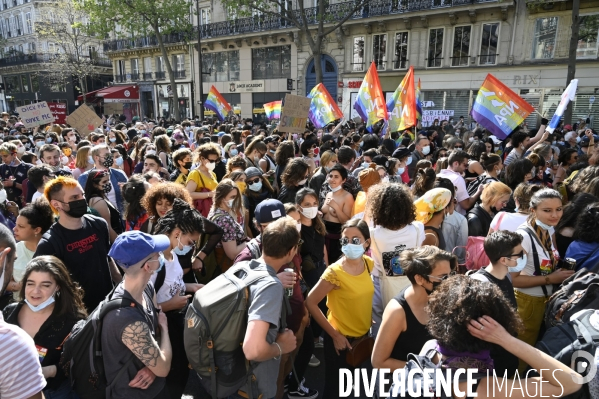 Marche lesbienne à Paris. Lesbian walk in Paris.