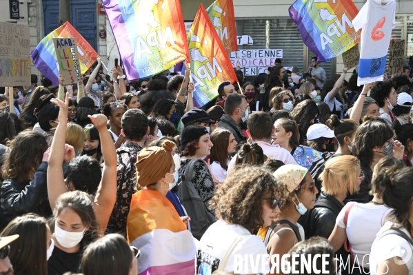 Marche lesbienne à Paris. Lesbian walk in Paris.