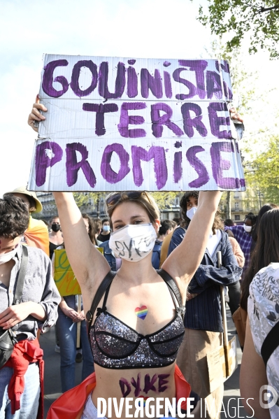 Marche lesbienne à Paris. Lesbian walk in Paris.