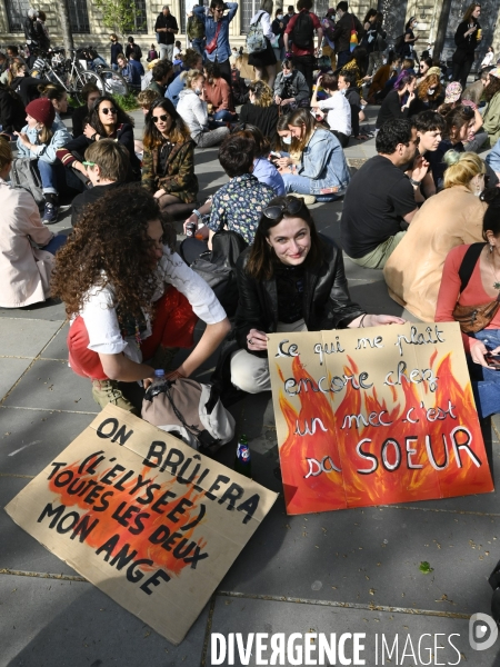 Marche lesbienne à Paris. Lesbian walk in Paris.