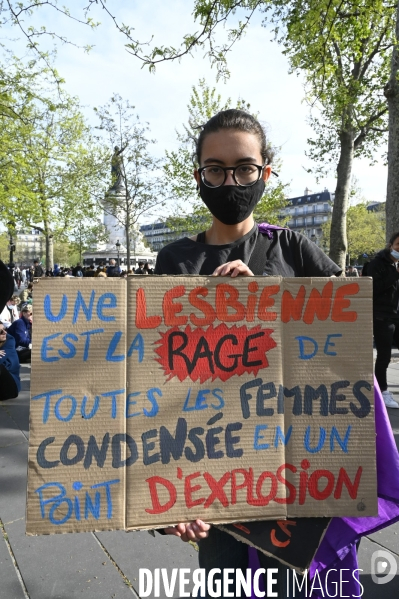 Marche lesbienne à Paris. Lesbian walk in Paris.