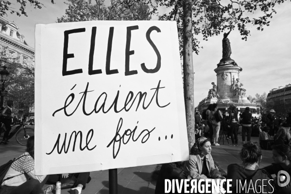 Marche lesbienne à Paris. Lesbian walk in Paris.