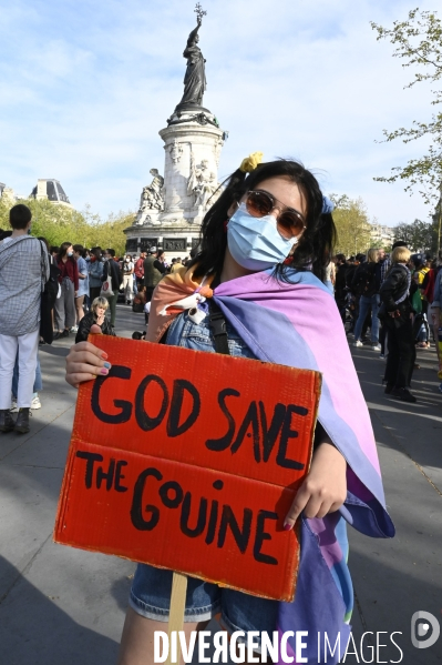 Marche lesbienne à Paris. Lesbian walk in Paris.