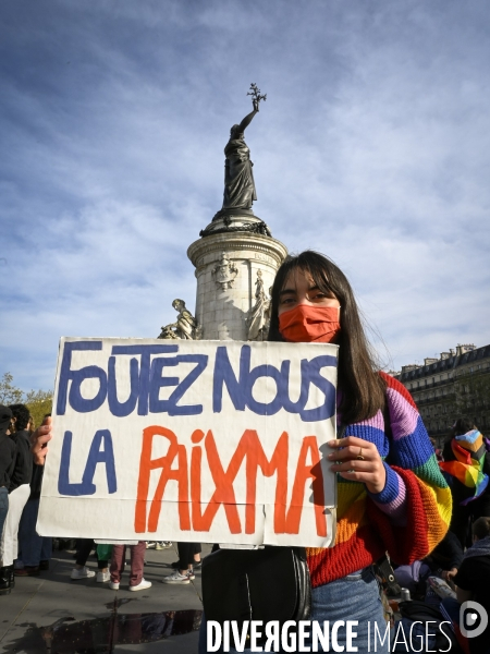 Marche lesbienne à Paris. Lesbian walk in Paris.