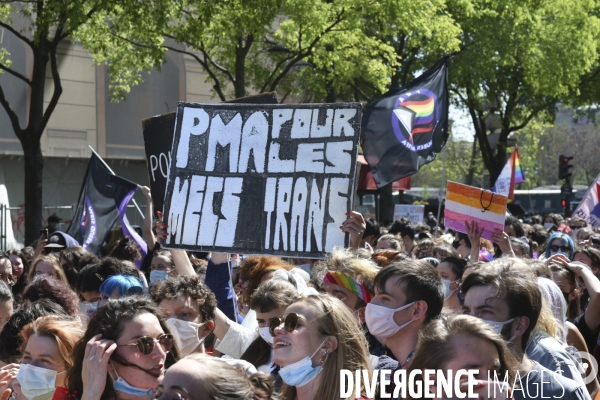 Marche lesbienne à Paris. Lesbian walk in Paris.