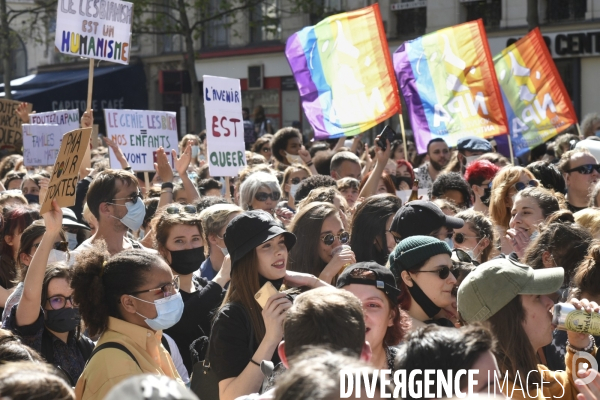 Marche lesbienne à Paris. Lesbian walk in Paris.