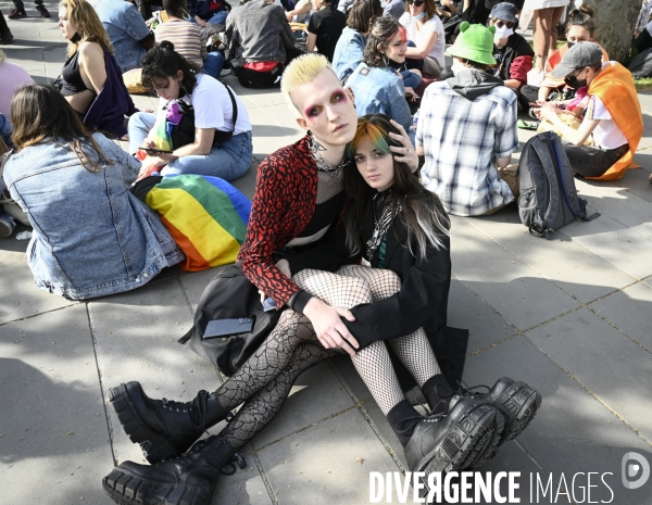 Marche lesbienne à Paris. Lesbian walk in Paris.