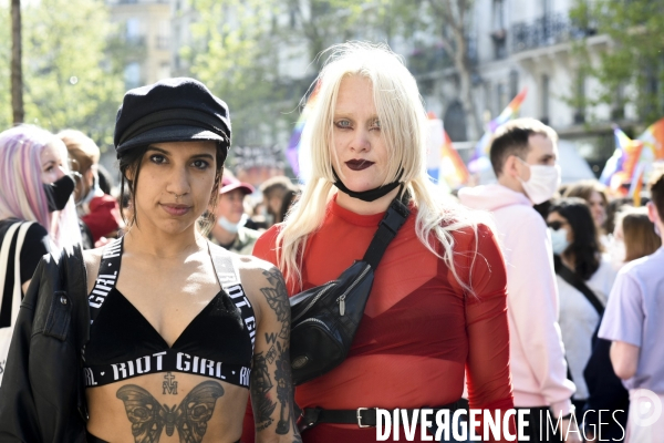 Marche lesbienne à Paris. Lesbian walk in Paris.