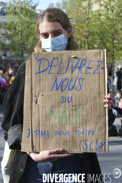 Marche lesbienne à Paris. Lesbian walk in Paris.