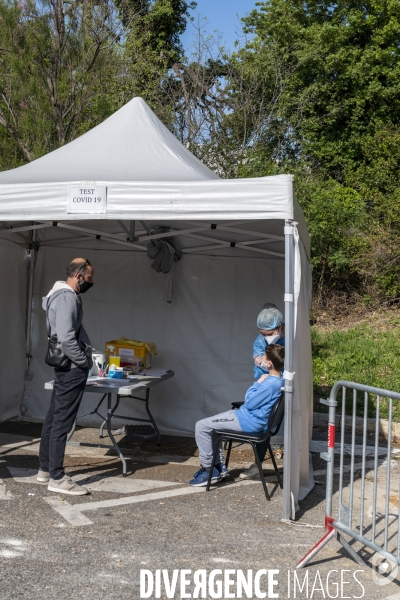 Test Covid19 sous la tente à Marseille